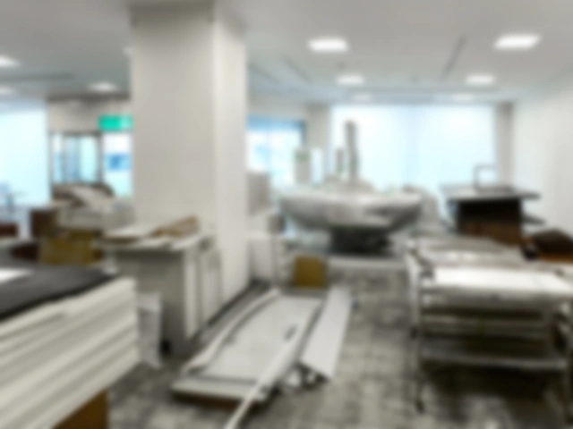 オフィス移転に伴うデスク・書庫800点の一括回収